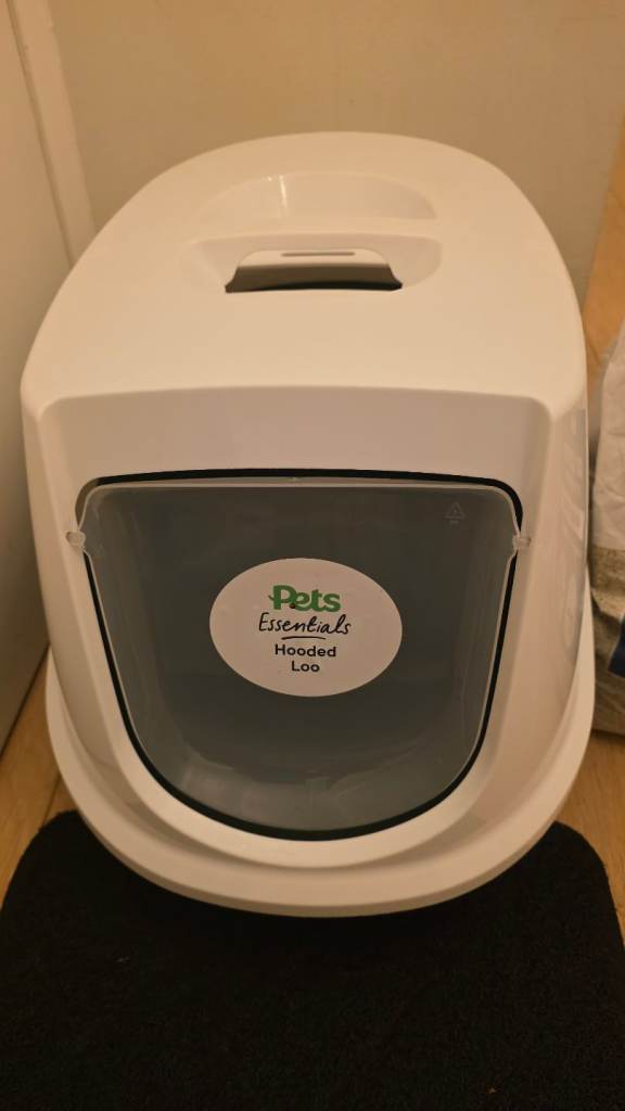 Hooded Cat Litter Tray + Premium Non-Clumping Litter + Mat – Excellent Condition