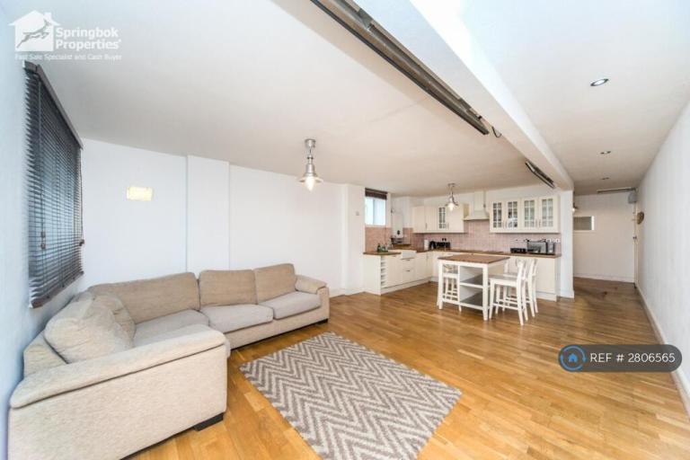 2 bedroom flat in South Rd, Newhaven, BN9 (2 bed) (#2806565)