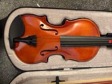 VIOLIN - with case - starter - great sound and condition