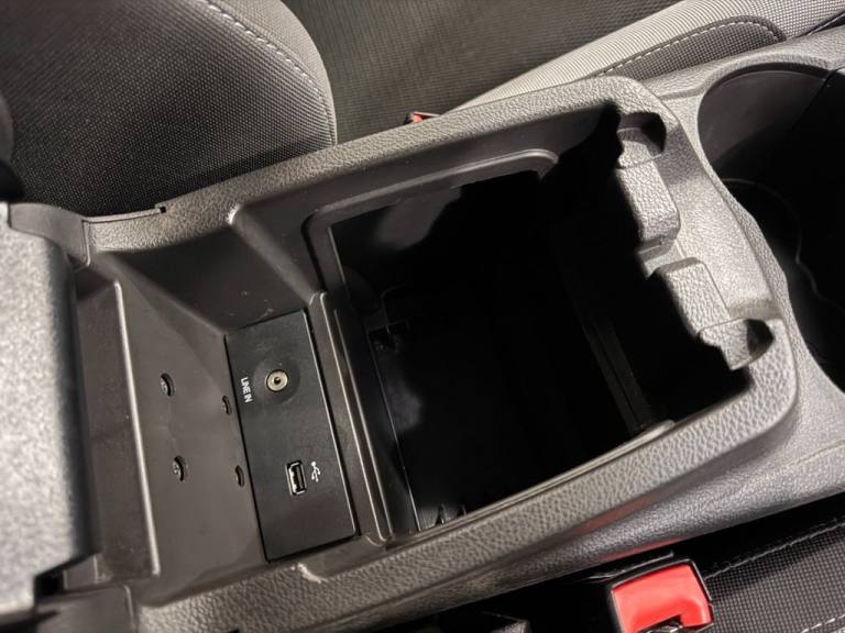 2014 Ford Focus 1.6 TDCi 115 Zetec Navigator 5dr HATCHBACK DIESEL Manual