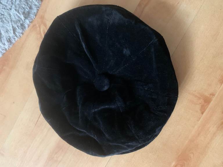 Attractive, lined black  velvet hat vgc