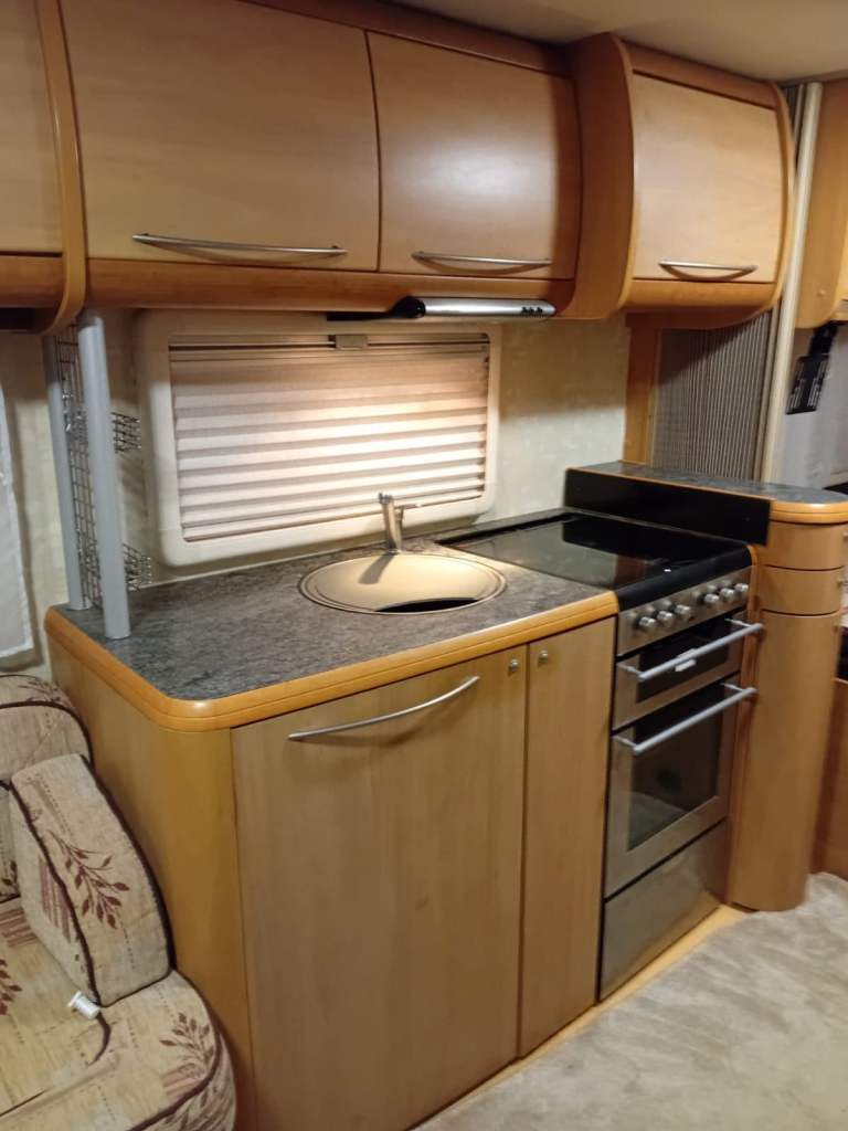 2003 SWIFT KONTIKI 660 FIXED BED MOTORHOME 