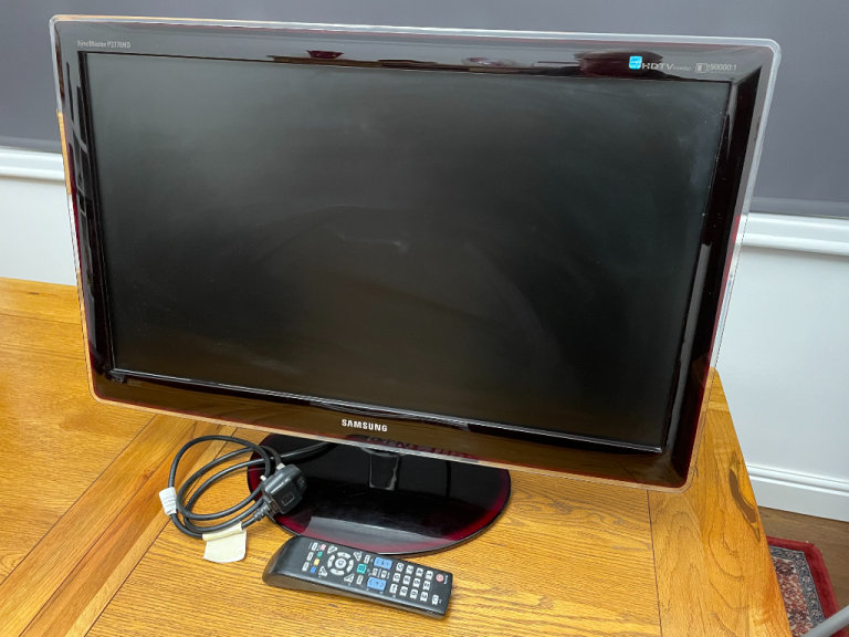 samsung 27 tv model P2770HD