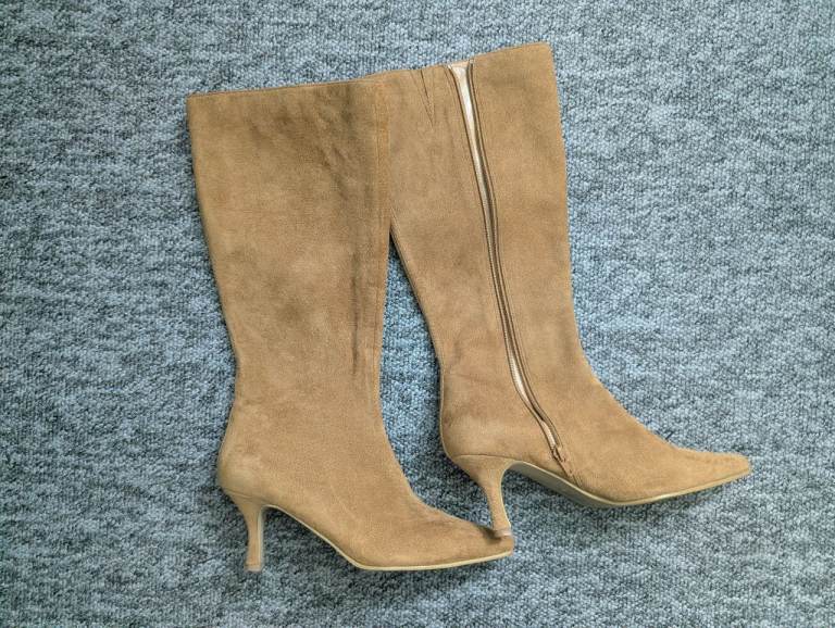 Women's Brown Suede Knee-High Boots – Size 6 - As Good As New