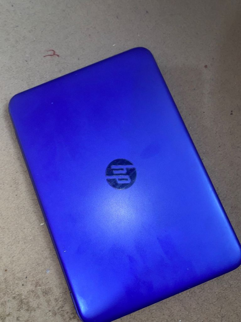 HP laptop – broken – no charger – spares or repairs