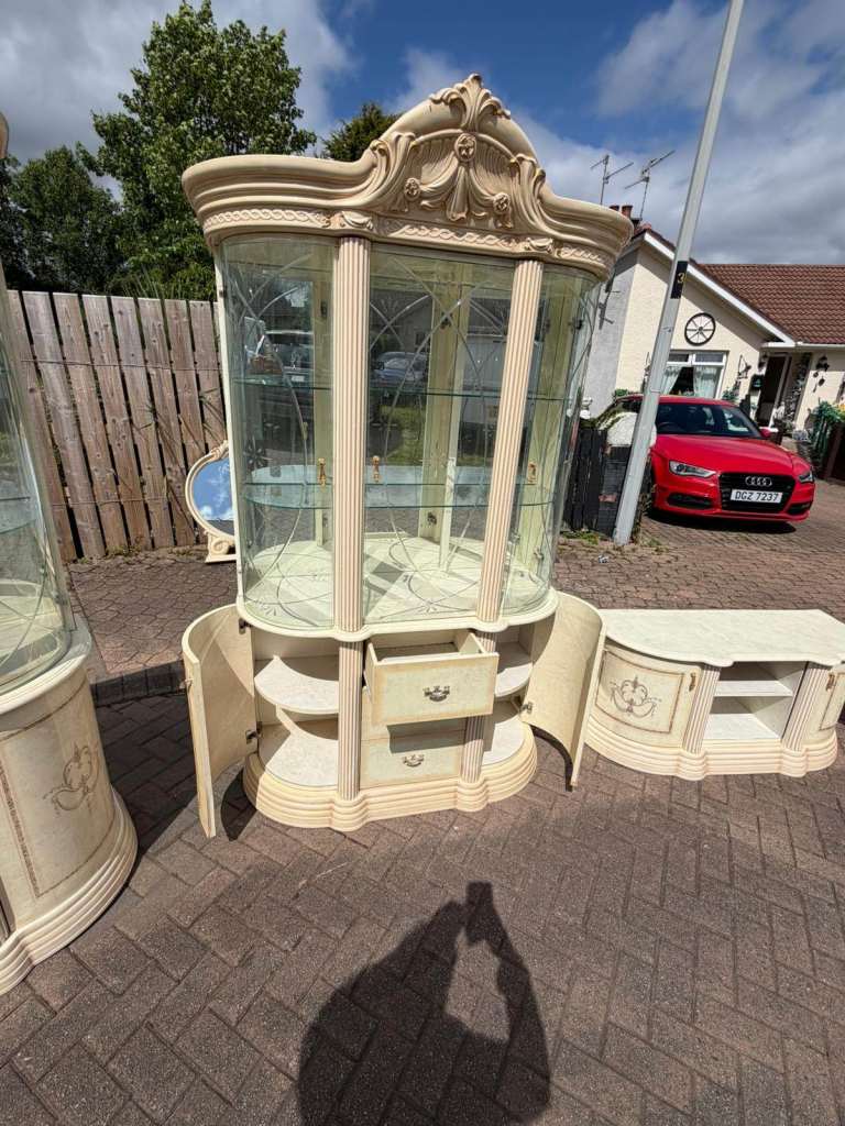 Greta Luxury Italian 4 Door Display Cabinet – Great Condition