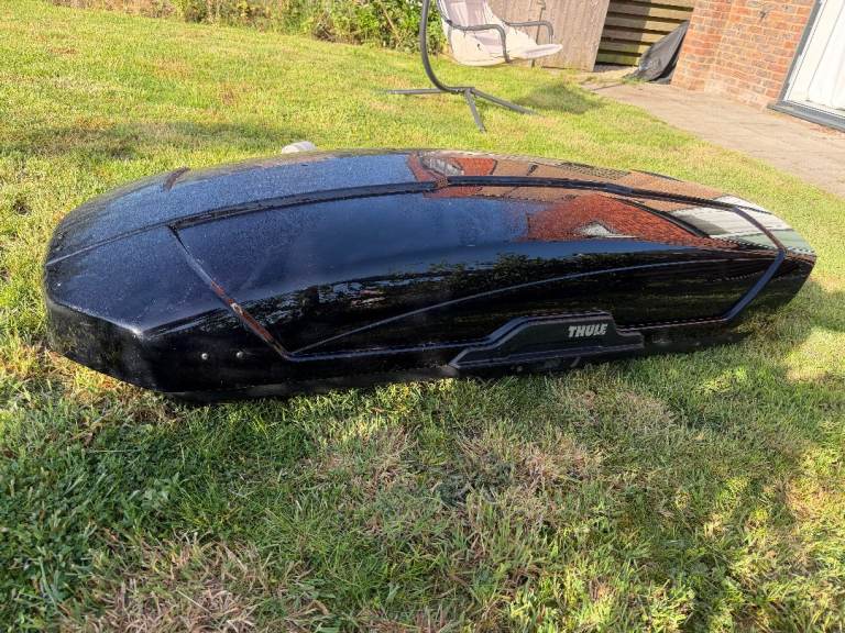Thule Motion XT XL Gloss Black - Excellent Condition, Large carrying capacity.