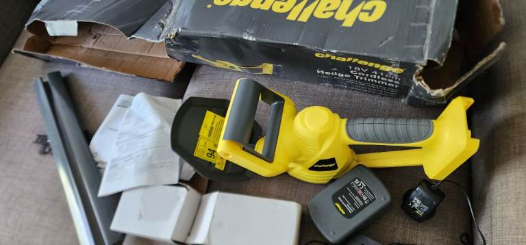 Cordless hedge trimmer with battery and charger