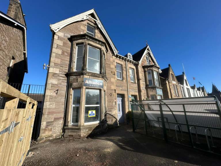 Studio flat in Flat 8, 47 York Place Perth PH2 8EH