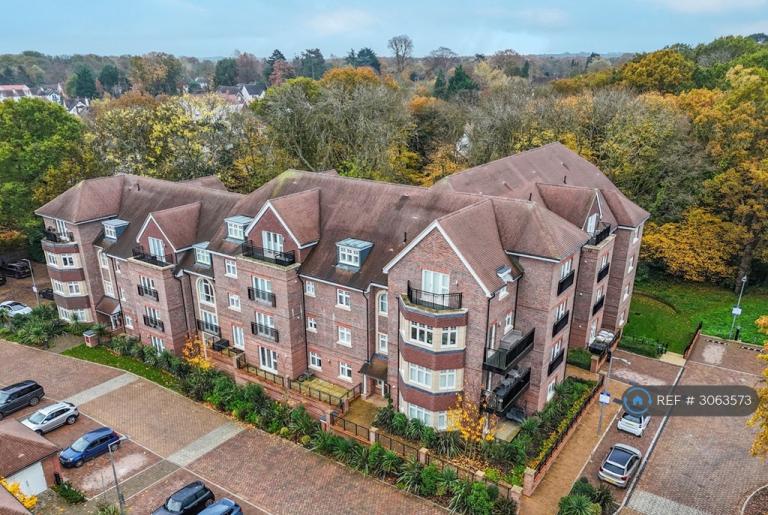 1 bedroom flat in Shenfield, Brentwood, CM15 (1 bed) (#3063573)