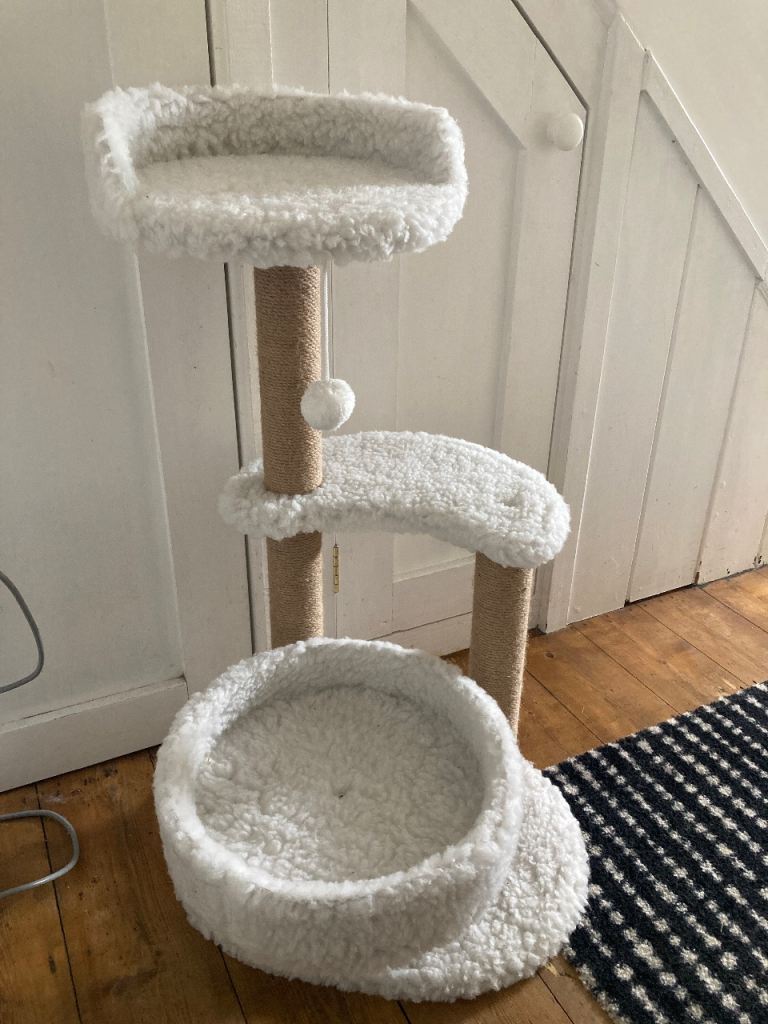 Cat Scratching Tree 