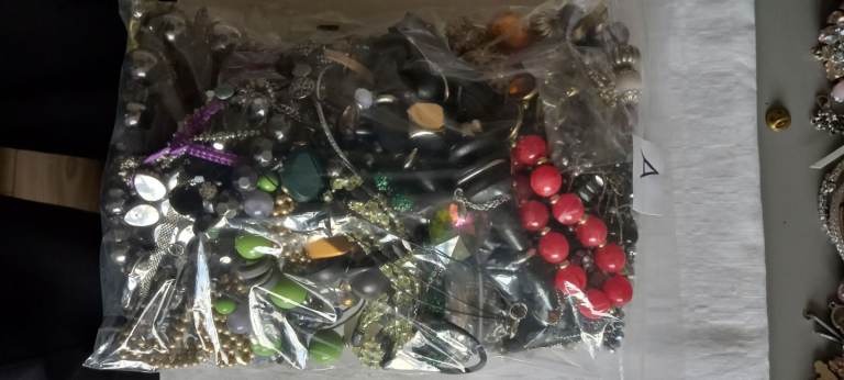  2kg Joblot of vintage/modern costume jewellery 