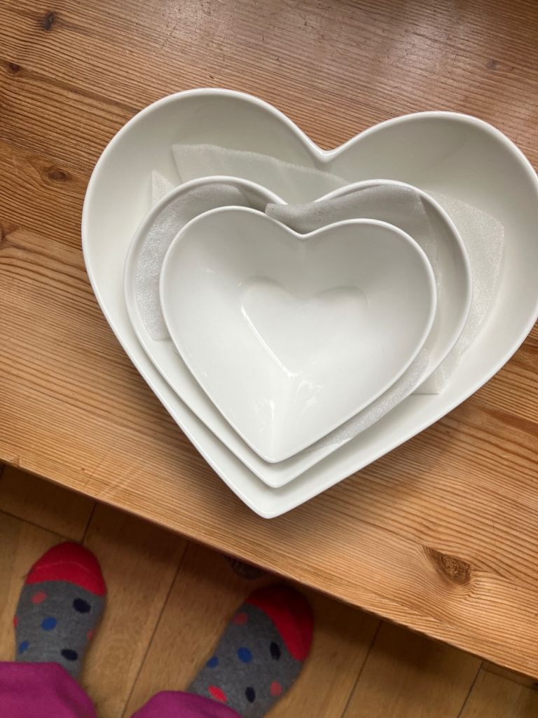 Set of 3 heart dishes