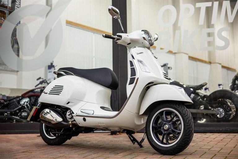 Piaggio Vespa GTS LOW MILES ! STUNNING