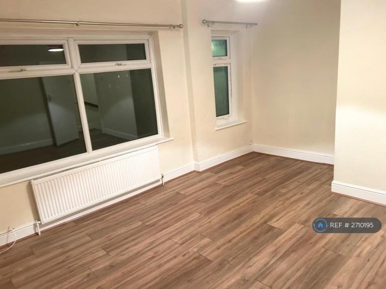 3 bedroom house in Chadwin Road, London, E13 (3 bed) (#2710195)