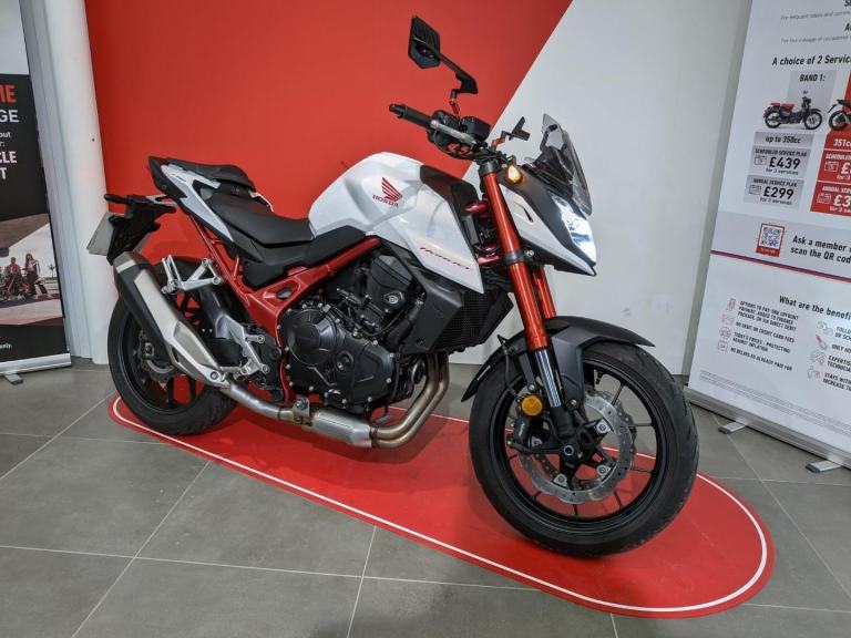 2024 HONDA CB750 HORNET WHITE METALLIC SUPERB BIKE NICE EXTRAS H/GRIPS