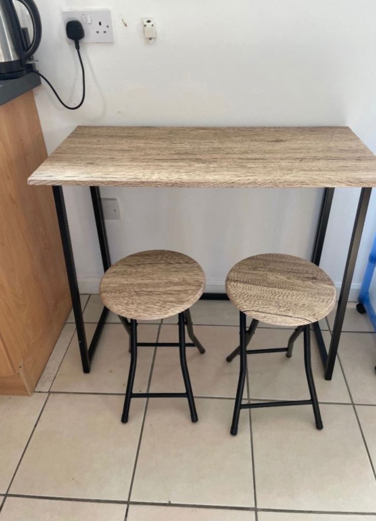 Lovely Folding breakfast bar table desk and 2 stools. Excellent condition 