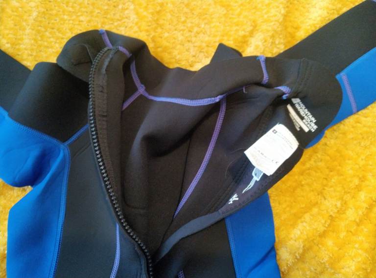 Mountain warehouse wet suit 10-12yrs, long sleeve 