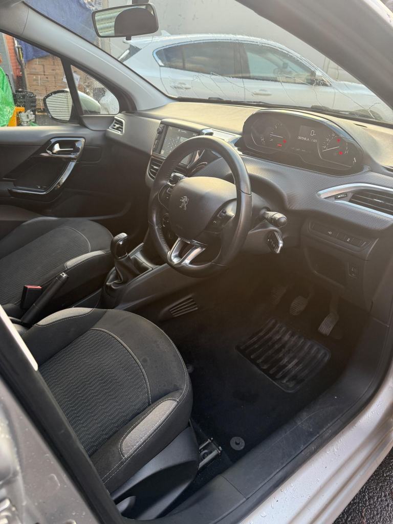 2015 Peugeot 208 1.2 PureTech 82 Active 5dr HATCHBACK PETROL Manual