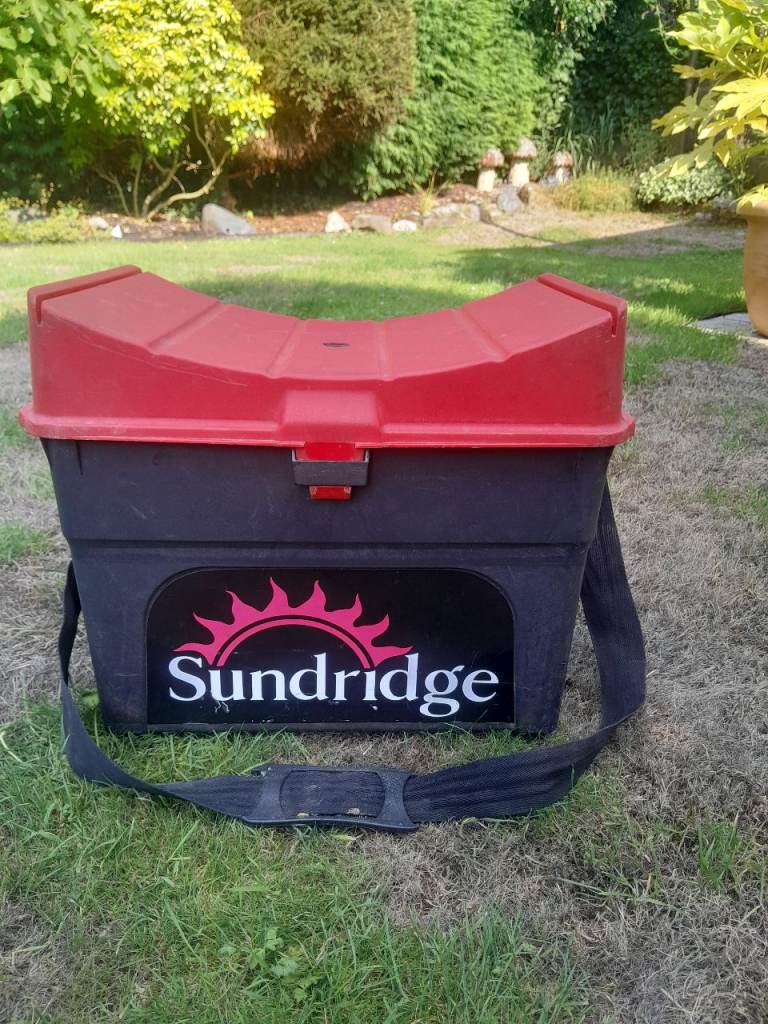 Sundridge Fishing Box with Shoulder Strap – Good Condition