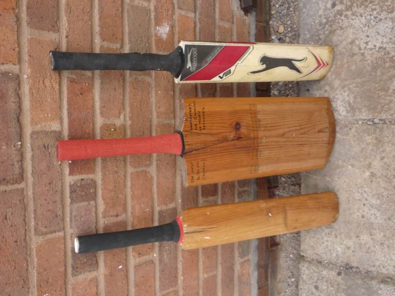 3 VINTAGE CRICKET BATS FOR SALE, ONE SIGNED BY TEAM.
