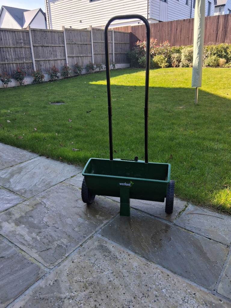 Westland lawn fertilizer push spreader