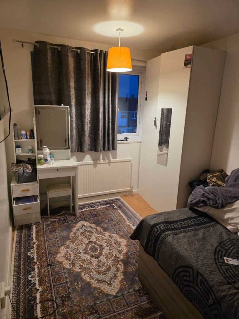 Double bed room in punjabi family 