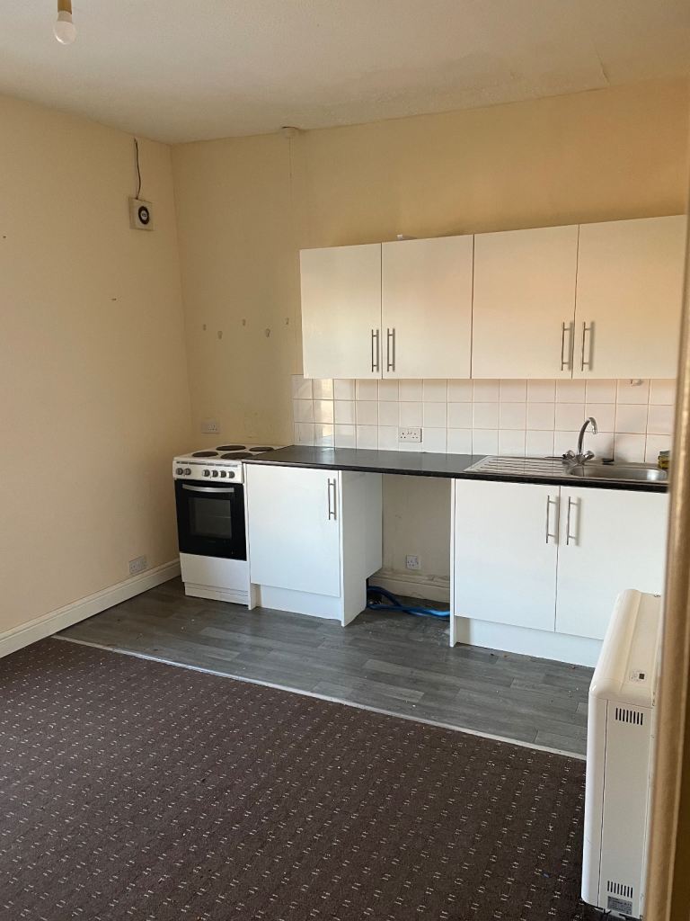 One Bed size double Clean Newly Re-furbished Self Contained Flat 