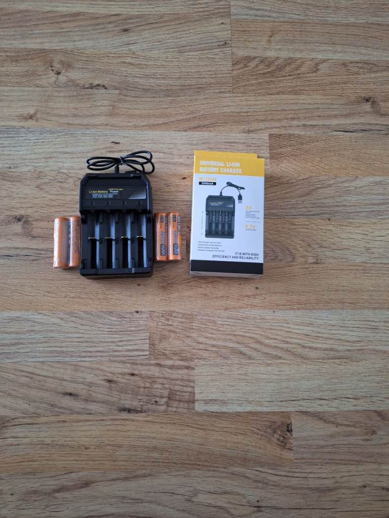 Universal usb battery charger 