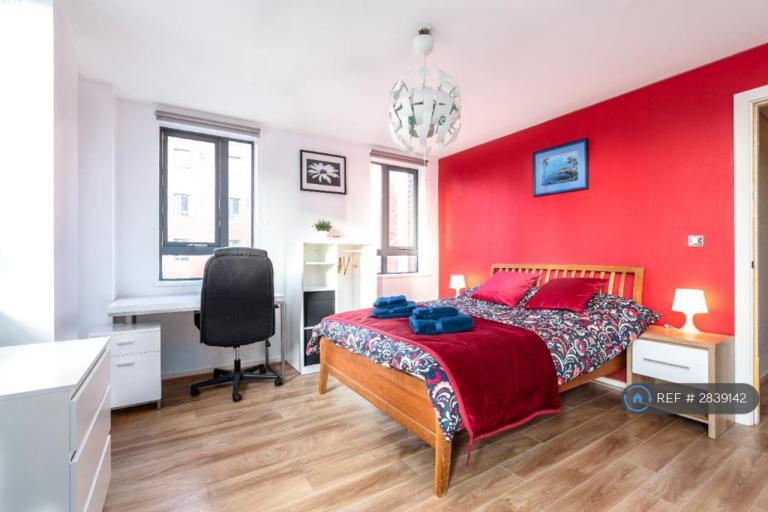 2 bedroom flat in Blantyre Street, Manchester, M15 (2 bed) (#2839142)