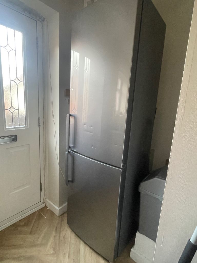 Fridge freezer 