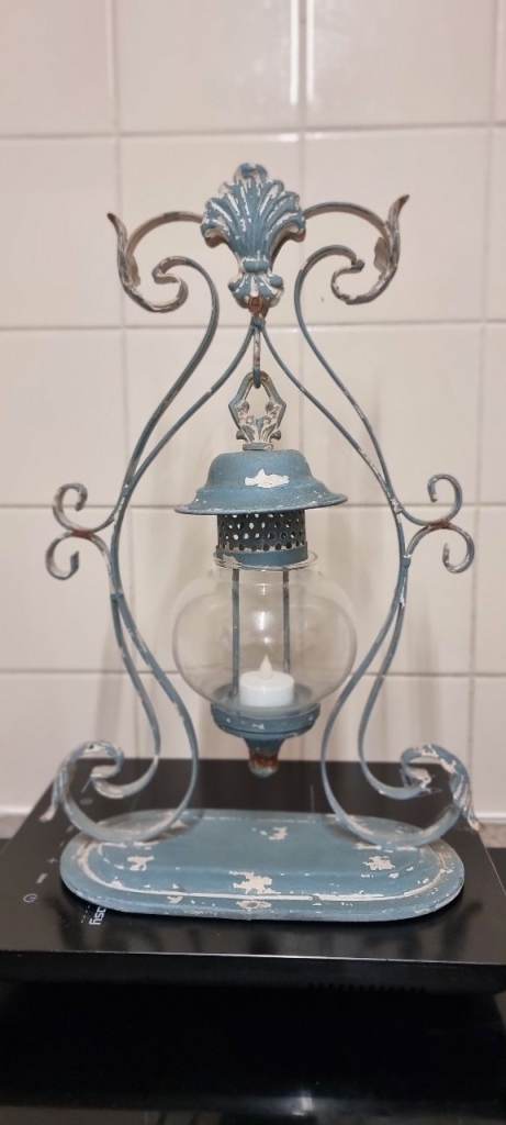 Lovely ' distressed' antique style night light lamp holder