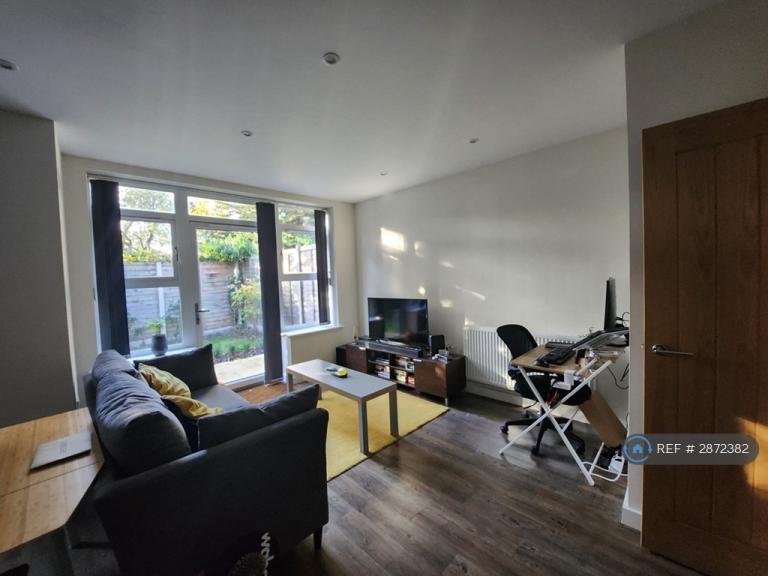 1 bedroom flat in Perne Close, Cambridge, CB1 (1 bed) (#2872382)