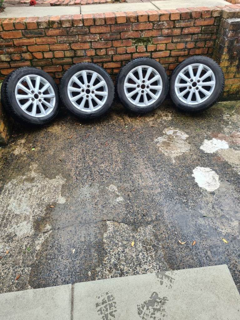 SET OF FOUR FORD USED ALLOYS WITH WINTER TYRES 195 55 R16 87H M&S
