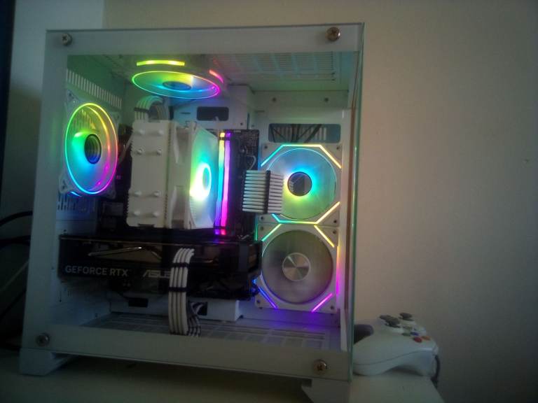 Fast Gaming Pc and Monitor - Quality parts and clean build