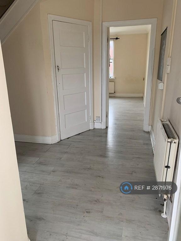 2 bedroom flat in Romford, Romford, RM5 (2 bed) (#2871976)