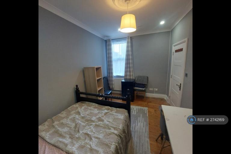 1 bedroom in Rochester Street, Chatham, ME4 (#2742169)