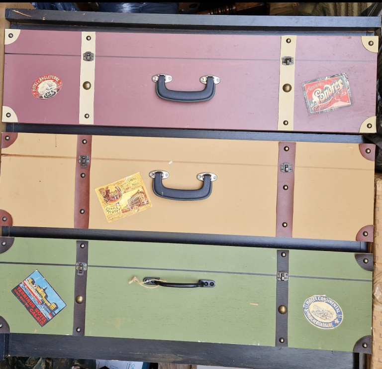 Kids chest of drawers