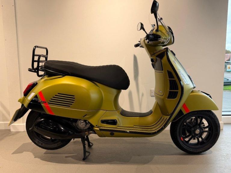 VESPA GTS Supersport 300, '24 Plate with 1812 miles