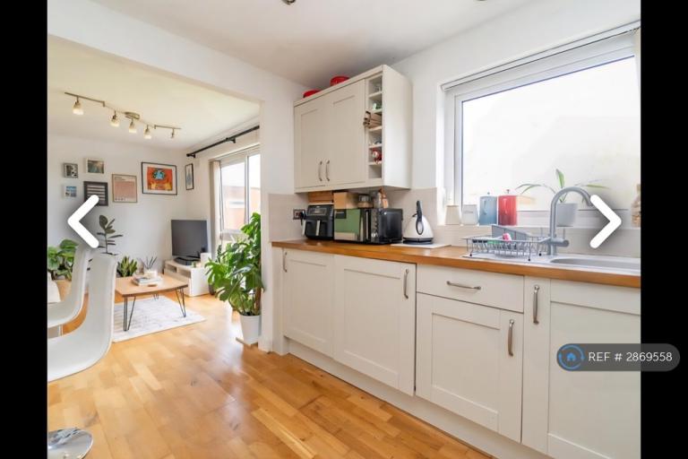 Studio flat in Tatton Court, Manchester, M14 (#2869558)