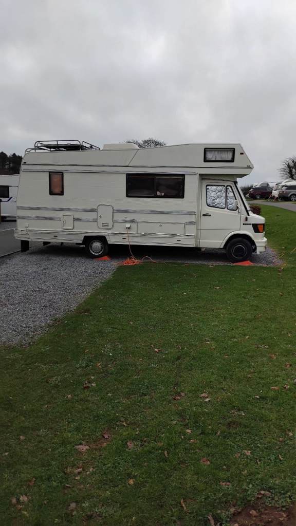 Mercedes-Benz, 1990, 2299 (cc)