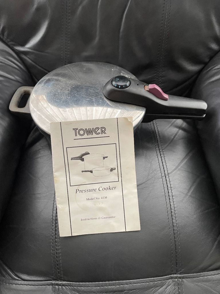 Tower compact pressure cooker