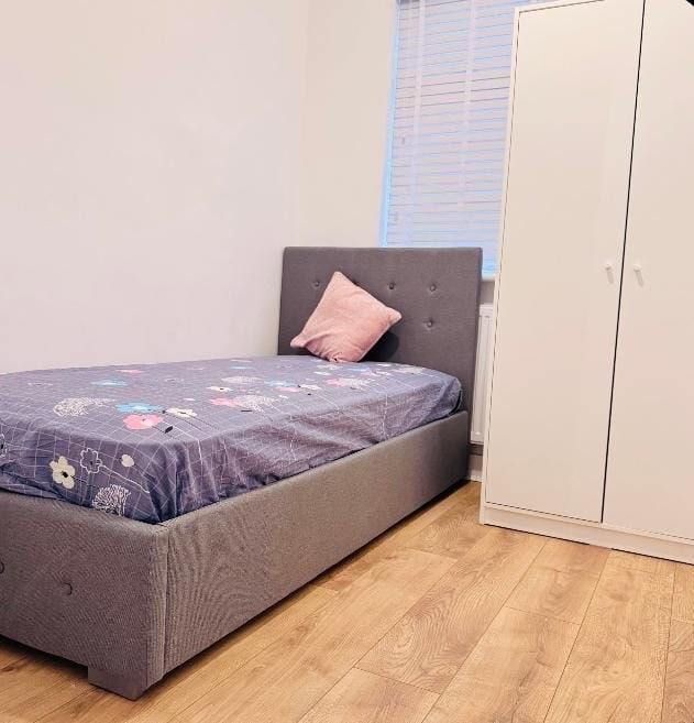 Single ottoman bed with storage 
