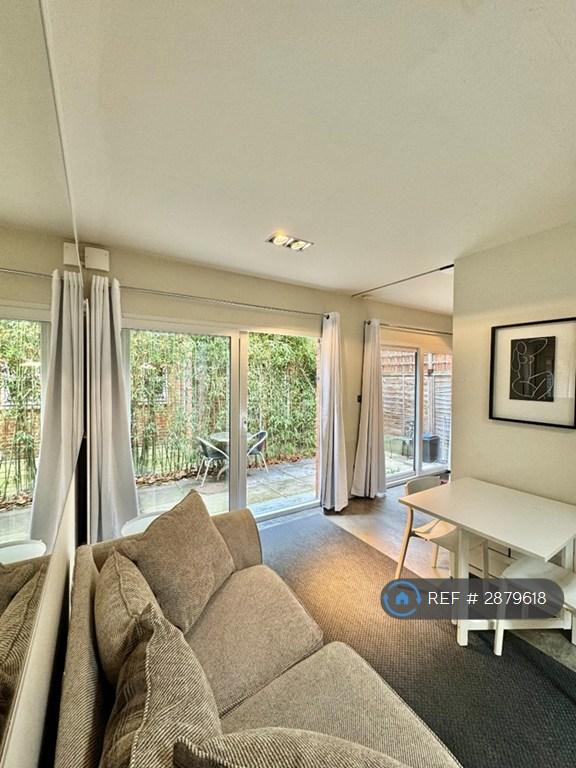 2 bedroom flat in Latchmere Road, London, SW11 (2 bed) (#2879618)
