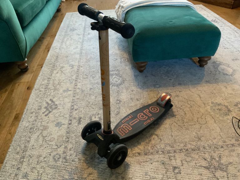 Kids 3 wheel scooter