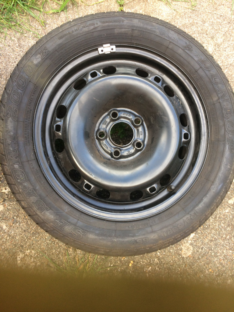 Dunlop SP Sport 2000 tyre. 195/55R-15. VW rim.