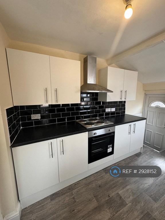 3 bedroom flat in King Edward Street, Gateshead, NE8 (3 bed) (#2928152)