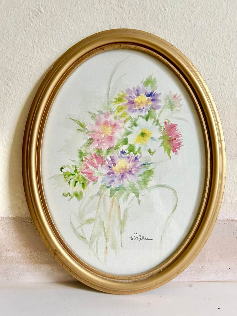 VINTAGE FLORAL PICTURE IN OVAL DARK GOLD WOOD FRAME. 33X26CM 13X10" Made in UK