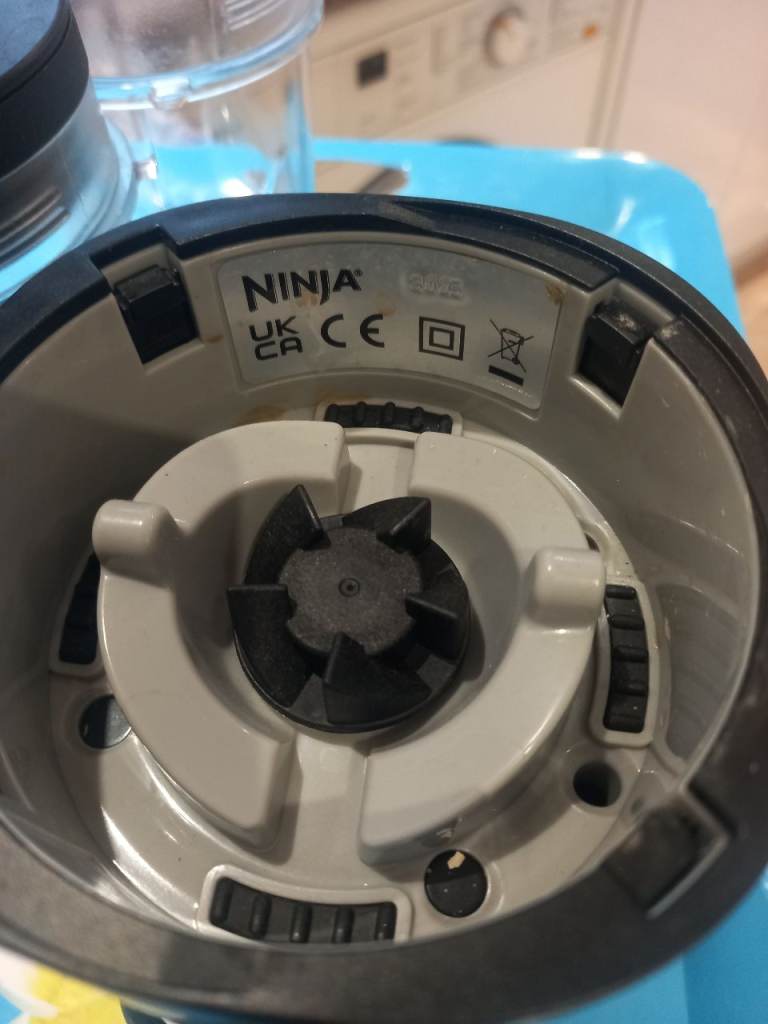 Ninja Blender with Two Cups and Blade Attachment – Good Condition