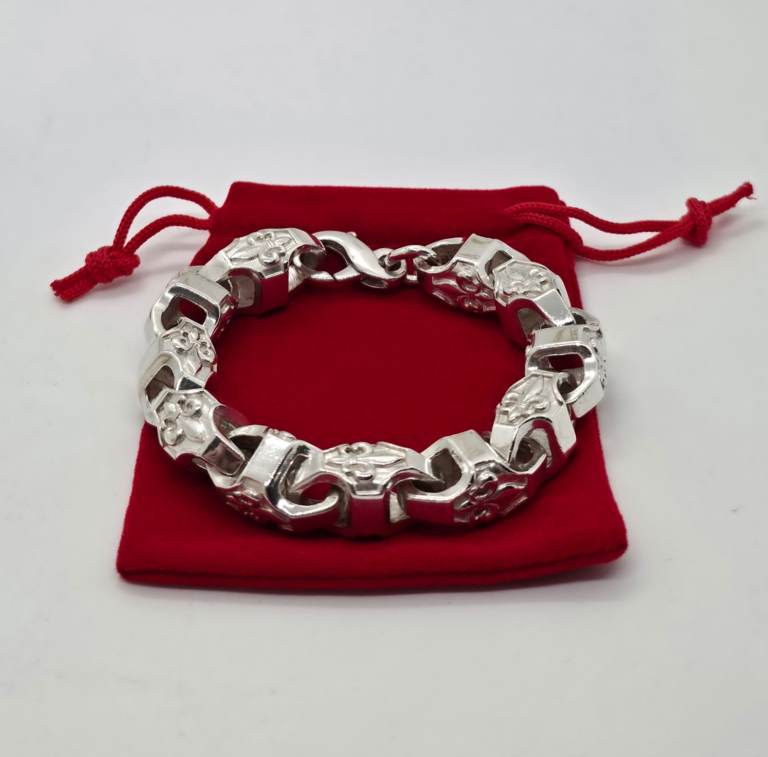 Chunky sterling silver Fleur-de-lis bracelet
76